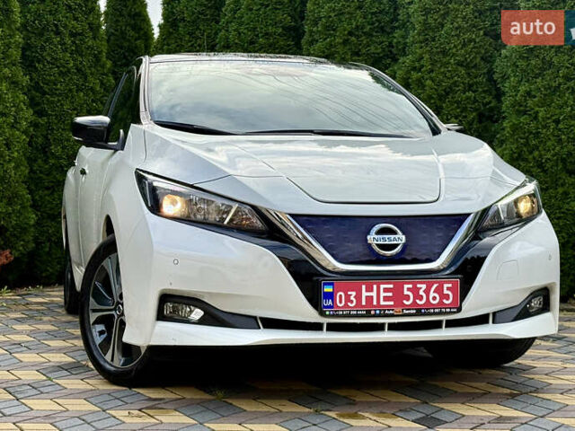 Білий Ніссан Ліф, об'ємом двигуна 0 л та пробігом 35 тис. км за 14599 $, фото 1 на Automoto.ua