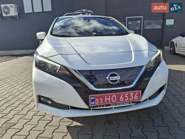 Белый Ниссан Лиф, объемом двигателя 0 л и пробегом 129 тыс. км за 12500 $, фото 2 на Automoto.ua