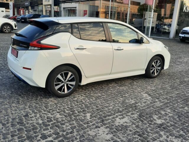 Білий Ніссан Ліф, об'ємом двигуна 0 л та пробігом 80 тис. км за 13500 $, фото 2 на Automoto.ua