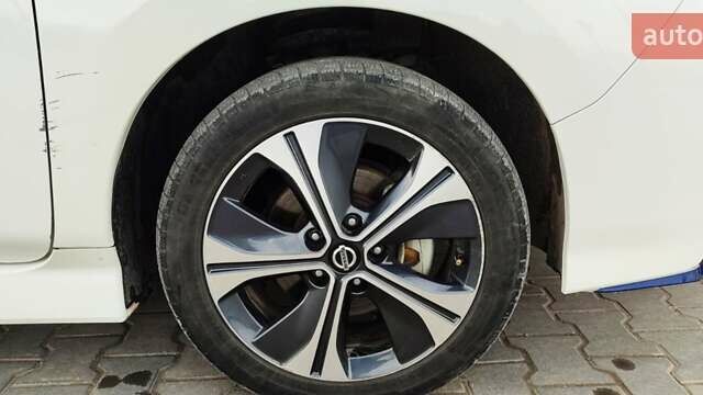 Белый Ниссан Лиф, объемом двигателя 0 л и пробегом 113 тыс. км за 15500 $, фото 10 на Automoto.ua