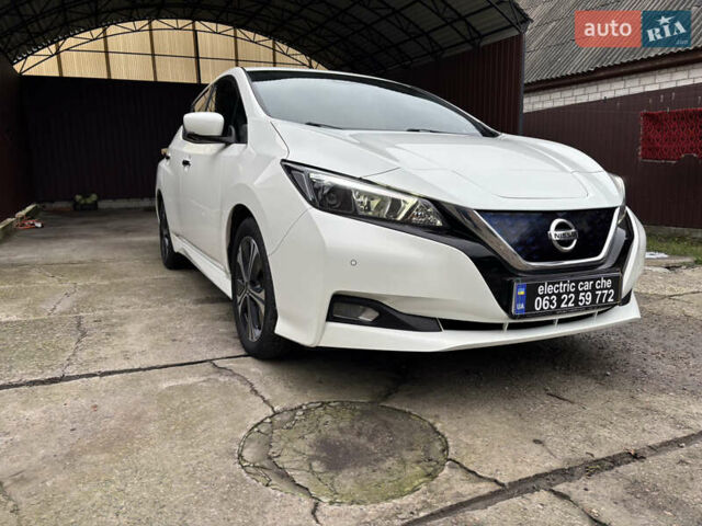 Белый Ниссан Лиф, объемом двигателя 0 л и пробегом 68 тыс. км за 14230 $, фото 1 на Automoto.ua