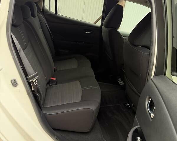 Белый Ниссан Лиф, объемом двигателя 0 л и пробегом 127 тыс. км за 14999 $, фото 53 на Automoto.ua