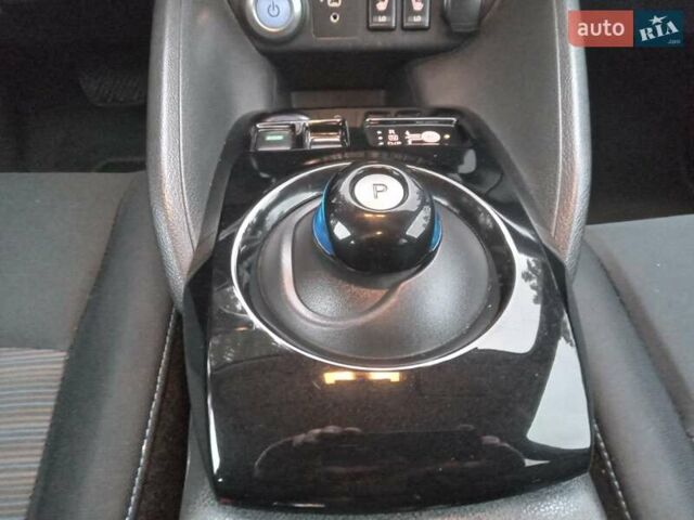 Білий Ніссан Ліф, об'ємом двигуна 0 л та пробігом 81 тис. км за 16990 $, фото 47 на Automoto.ua