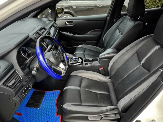 Белый Ниссан Лиф, объемом двигателя 0 л и пробегом 43 тыс. км за 8400 $, фото 7 на Automoto.ua