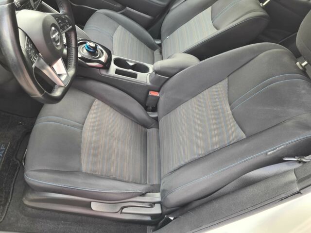 Білий Ніссан Ліф, об'ємом двигуна 0 л та пробігом 85 тис. км за 13500 $, фото 6 на Automoto.ua