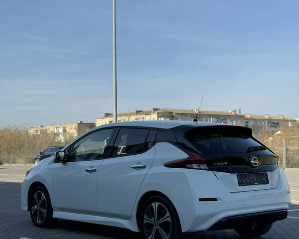 Белый Ниссан Лиф, объемом двигателя 0 л и пробегом 90 тыс. км за 13100 $, фото 3 на Automoto.ua