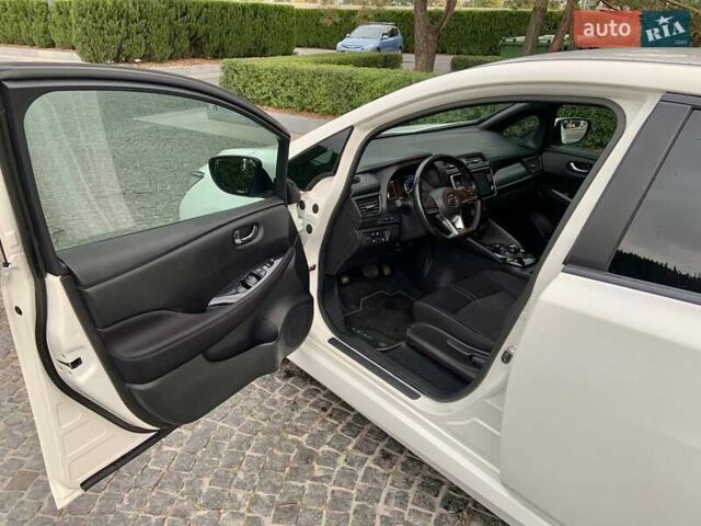 Белый Ниссан Лиф, объемом двигателя 0 л и пробегом 90 тыс. км за 13900 $, фото 5 на Automoto.ua