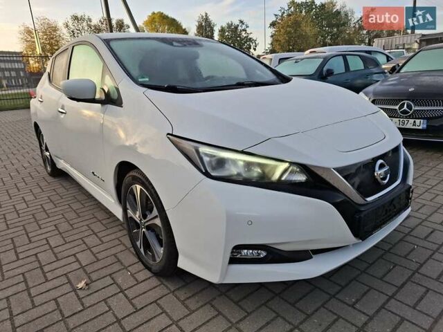 Белый Ниссан Лиф, объемом двигателя 0 л и пробегом 39 тыс. км за 14900 $, фото 6 на Automoto.ua