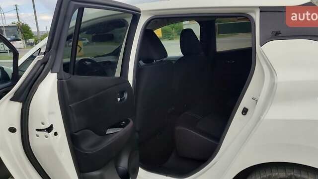 Белый Ниссан Лиф, объемом двигателя 0 л и пробегом 113 тыс. км за 15500 $, фото 25 на Automoto.ua