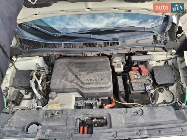 Белый Ниссан Лиф, объемом двигателя 0 л и пробегом 129 тыс. км за 12500 $, фото 8 на Automoto.ua
