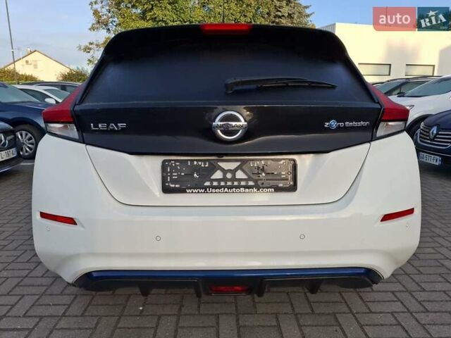 Белый Ниссан Лиф, объемом двигателя 0 л и пробегом 39 тыс. км за 14900 $, фото 3 на Automoto.ua