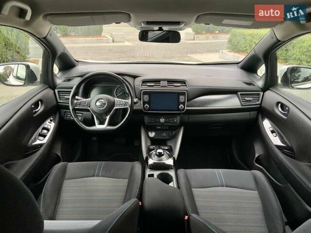 Белый Ниссан Лиф, объемом двигателя 0 л и пробегом 90 тыс. км за 13900 $, фото 17 на Automoto.ua