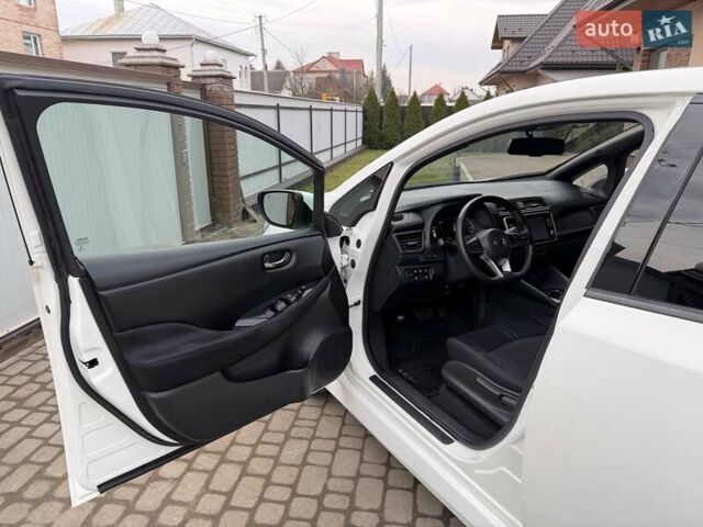 Белый Ниссан Лиф, объемом двигателя 0 л и пробегом 127 тыс. км за 14999 $, фото 25 на Automoto.ua