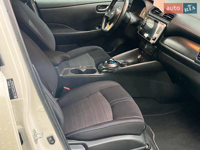 Белый Ниссан Лиф, объемом двигателя 0 л и пробегом 21 тыс. км за 14740 $, фото 25 на Automoto.ua