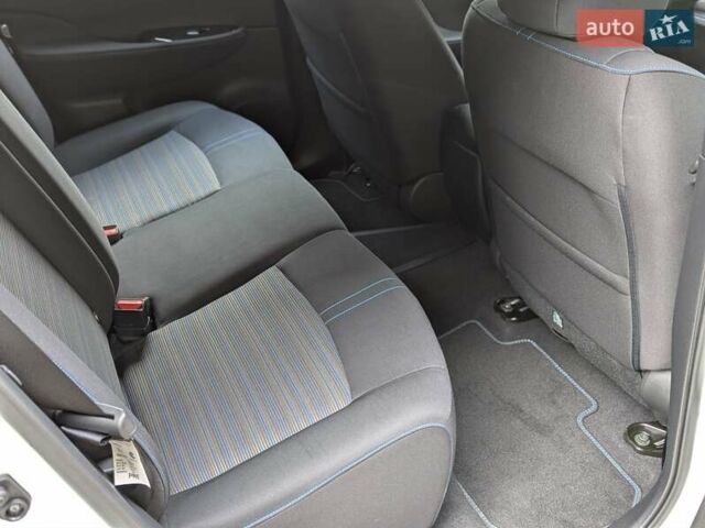 Белый Ниссан Лиф, объемом двигателя 0 л и пробегом 77 тыс. км за 12999 $, фото 19 на Automoto.ua