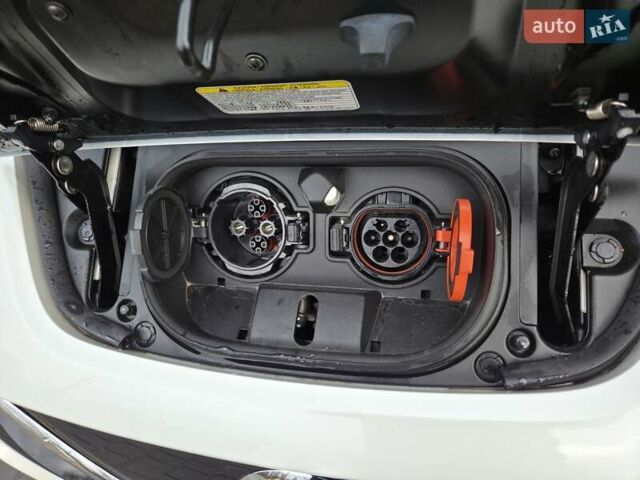 Белый Ниссан Лиф, объемом двигателя 0 л и пробегом 57 тыс. км за 16700 $, фото 24 на Automoto.ua