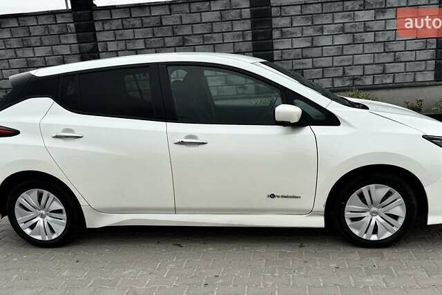 Белый Ниссан Лиф, объемом двигателя 0 л и пробегом 68 тыс. км за 12700 $, фото 5 на Automoto.ua