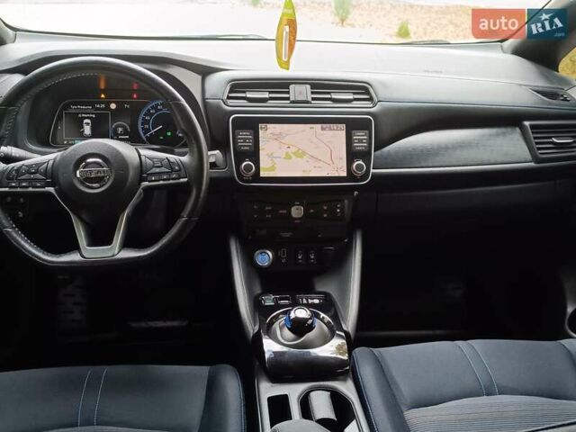 Белый Ниссан Лиф, объемом двигателя 0 л и пробегом 76 тыс. км за 13800 $, фото 16 на Automoto.ua