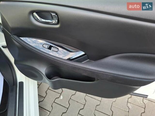 Белый Ниссан Лиф, объемом двигателя 0 л и пробегом 129 тыс. км за 12500 $, фото 15 на Automoto.ua