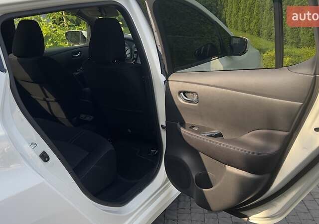 Белый Ниссан Лиф, объемом двигателя 0 л и пробегом 55 тыс. км за 17500 $, фото 40 на Automoto.ua