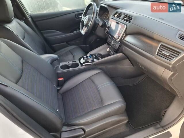 Белый Ниссан Лиф, объемом двигателя 0 л и пробегом 39 тыс. км за 14900 $, фото 12 на Automoto.ua