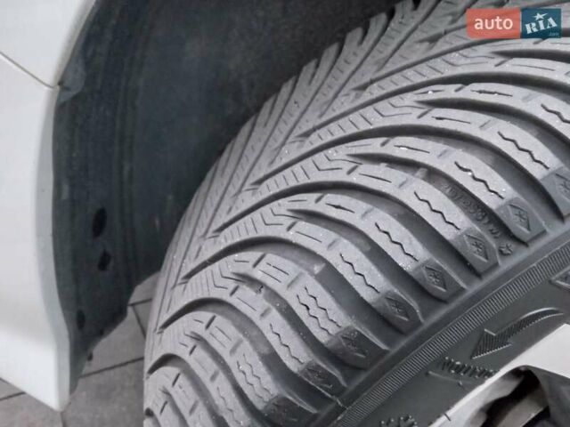 Білий Ніссан Ліф, об'ємом двигуна 0 л та пробігом 81 тис. км за 16990 $, фото 59 на Automoto.ua