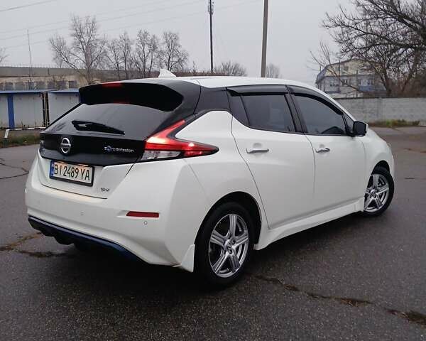 Белый Ниссан Лиф, объемом двигателя 0 л и пробегом 109 тыс. км за 12900 $, фото 4 на Automoto.ua