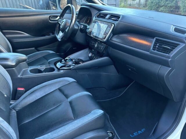 Білий Ніссан Ліф, об'ємом двигуна 0 л та пробігом 68 тис. км за 9000 $, фото 8 на Automoto.ua