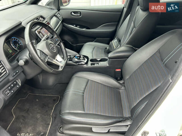 Белый Ниссан Лиф, объемом двигателя 0 л и пробегом 41 тыс. км за 15300 $, фото 19 на Automoto.ua