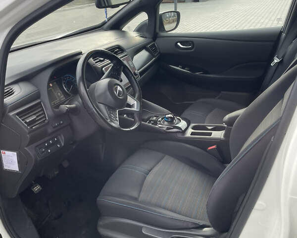 Белый Ниссан Лиф, объемом двигателя 0 л и пробегом 68 тыс. км за 16500 $, фото 33 на Automoto.ua