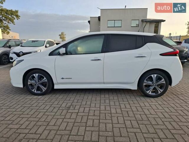 Белый Ниссан Лиф, объемом двигателя 0 л и пробегом 39 тыс. км за 14900 $, фото 1 на Automoto.ua