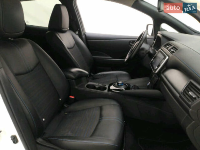 Білий Ніссан Ліф, об'ємом двигуна 0 л та пробігом 49 тис. км за 18500 $, фото 14 на Automoto.ua