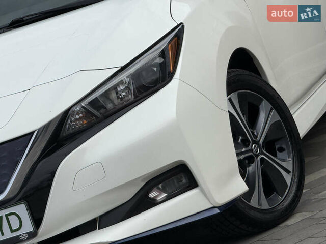 Белый Ниссан Лиф, объемом двигателя 0 л и пробегом 100 тыс. км за 15450 $, фото 10 на Automoto.ua