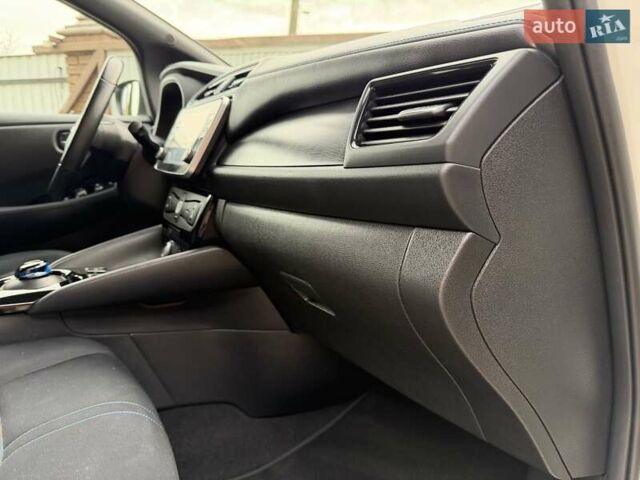 Белый Ниссан Лиф, объемом двигателя 0 л и пробегом 127 тыс. км за 14999 $, фото 60 на Automoto.ua