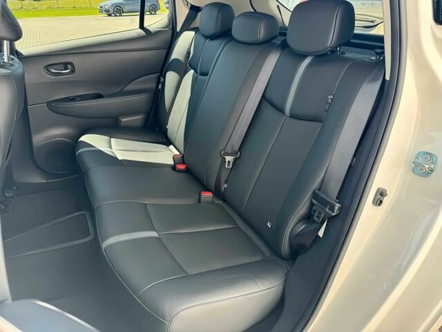 Білий Ніссан Ліф, об'ємом двигуна 0 л та пробігом 43 тис. км за 9000 $, фото 13 на Automoto.ua