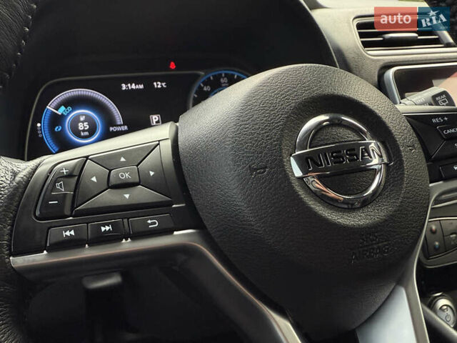 Белый Ниссан Лиф, объемом двигателя 0 л и пробегом 100 тыс. км за 15450 $, фото 49 на Automoto.ua