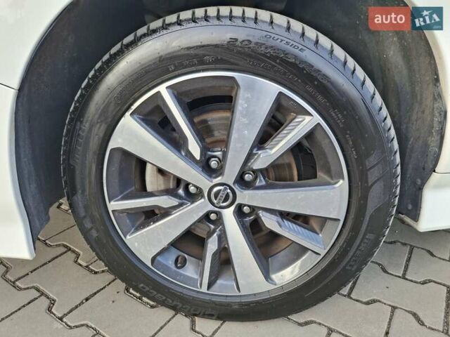 Белый Ниссан Лиф, объемом двигателя 0 л и пробегом 129 тыс. км за 12500 $, фото 10 на Automoto.ua