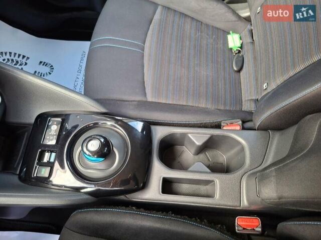 Белый Ниссан Лиф, объемом двигателя 0 л и пробегом 129 тыс. км за 12500 $, фото 23 на Automoto.ua