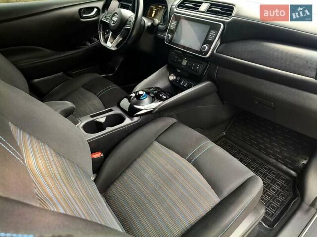 Белый Ниссан Лиф, объемом двигателя 0 л и пробегом 72 тыс. км за 13750 $, фото 4 на Automoto.ua