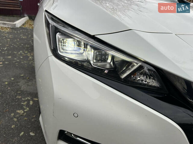 Белый Ниссан Лиф, объемом двигателя 0 л и пробегом 41 тыс. км за 15300 $, фото 11 на Automoto.ua