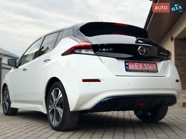 Белый Ниссан Лиф, объемом двигателя 0 л и пробегом 127 тыс. км за 14999 $, фото 12 на Automoto.ua