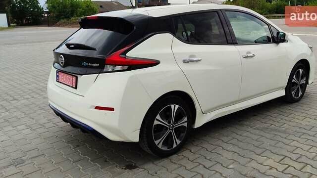 Белый Ниссан Лиф, объемом двигателя 0 л и пробегом 113 тыс. км за 15500 $, фото 4 на Automoto.ua