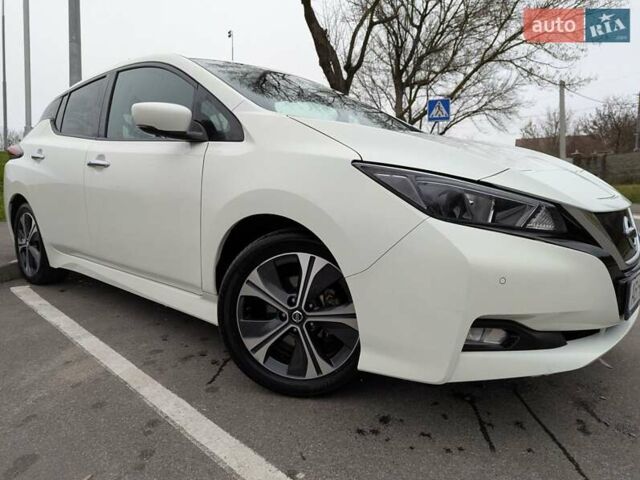 Белый Ниссан Лиф, объемом двигателя 0 л и пробегом 77 тыс. км за 12999 $, фото 1 на Automoto.ua