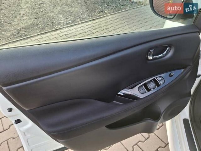 Белый Ниссан Лиф, объемом двигателя 0 л и пробегом 129 тыс. км за 12500 $, фото 13 на Automoto.ua