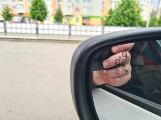 Білий Ніссан Ліф, об'ємом двигуна 0 л та пробігом 85 тис. км за 13500 $, фото 9 на Automoto.ua