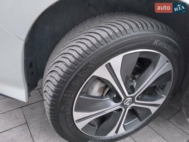 Білий Ніссан Ліф, об'ємом двигуна 0 л та пробігом 81 тис. км за 16990 $, фото 58 на Automoto.ua