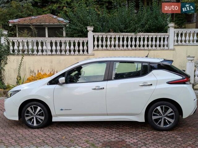 Белый Ниссан Лиф, объемом двигателя 0 л и пробегом 77 тыс. км за 12999 $, фото 6 на Automoto.ua