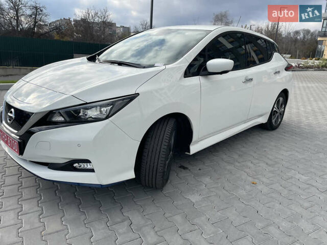 Белый Ниссан Лиф, объемом двигателя 0 л и пробегом 68 тыс. км за 16500 $, фото 1 на Automoto.ua