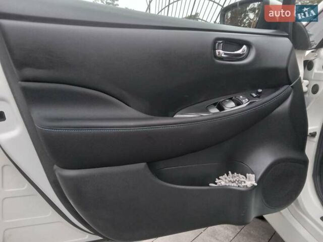 Білий Ніссан Ліф, об'ємом двигуна 0 л та пробігом 81 тис. км за 16990 $, фото 32 на Automoto.ua