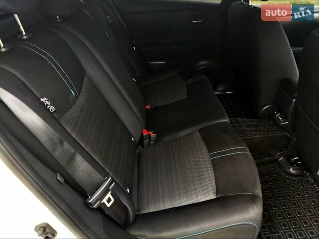 Белый Ниссан Лиф, объемом двигателя 0 л и пробегом 72 тыс. км за 13750 $, фото 14 на Automoto.ua